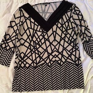 Melanie Lyne Black and Cream Geometric Women's Top